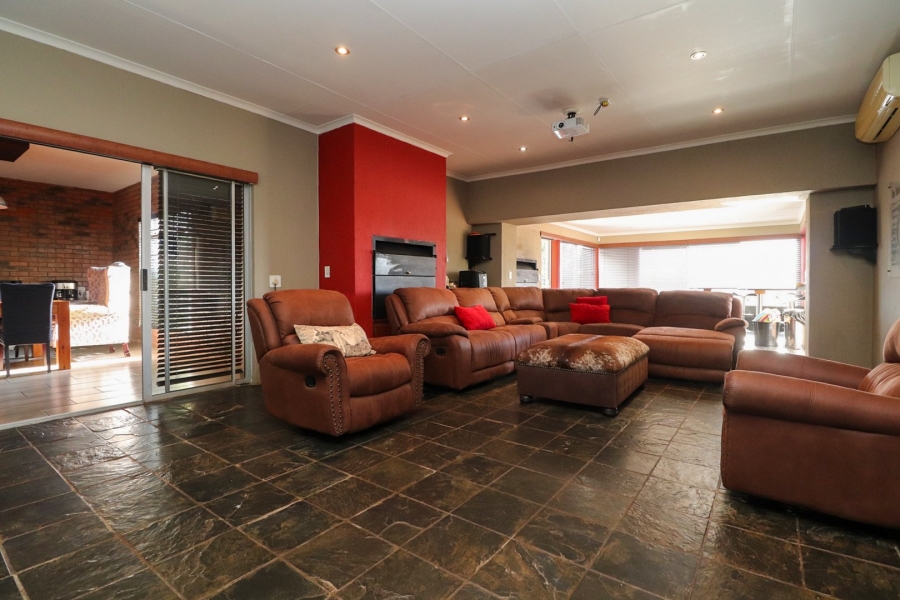 4 Bedroom Property for Sale in Wilkoppies North West